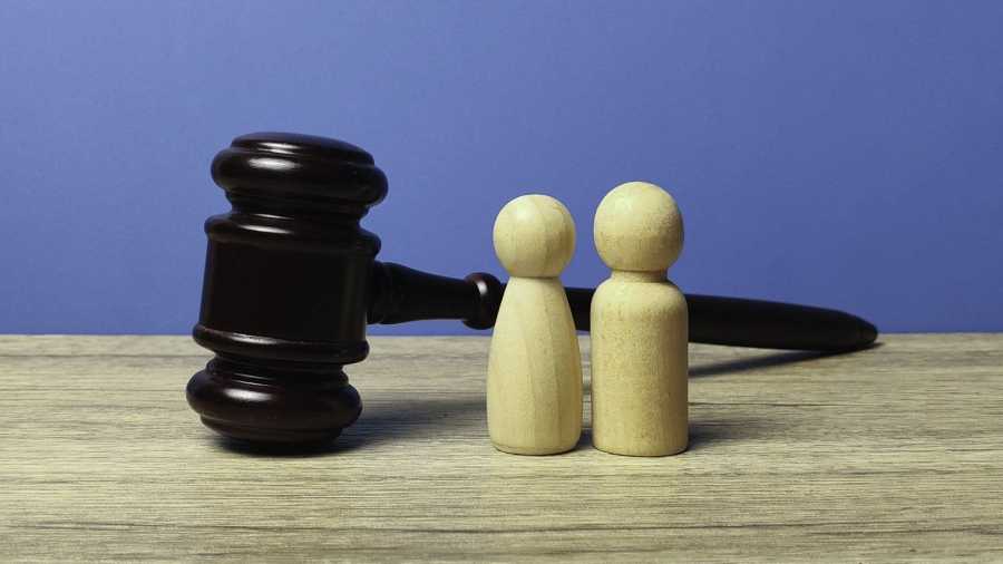 Trasferimento di proprietà di un immobile all'interno di una coppia di fatto: garanzie per i conviventi non ufficiali, potenziali problemi e questioni legali