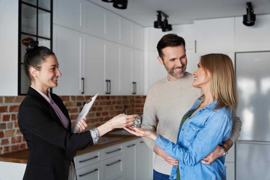 Come comprare una casa con un prestito garantito in modo sicuro e evitare di trovarsi a corto di denaro: pericoli e suggerimenti da parte di un professionista del diritto.