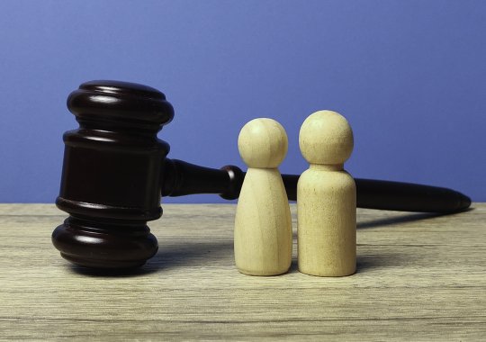 Trasferimento di proprietà di un immobile all'interno di una coppia di fatto: garanzie per i conviventi non ufficiali, potenziali problemi e questioni legali