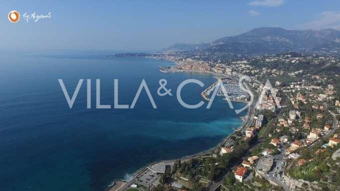 Villa con vista su Monaco e Costa Azzurra a Ventimiglia.