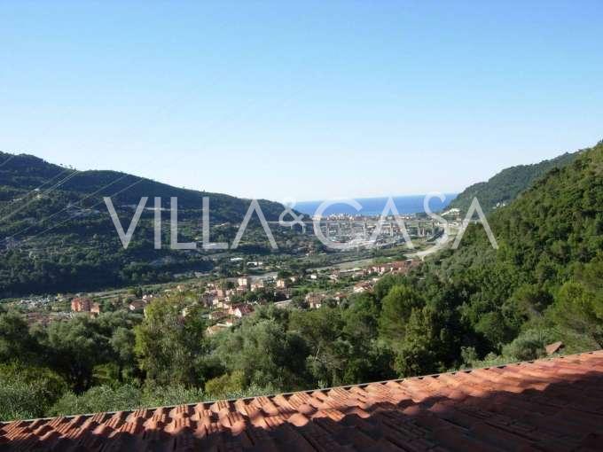 Villa con vista sul mare e giardino di frutta a Camporosso.