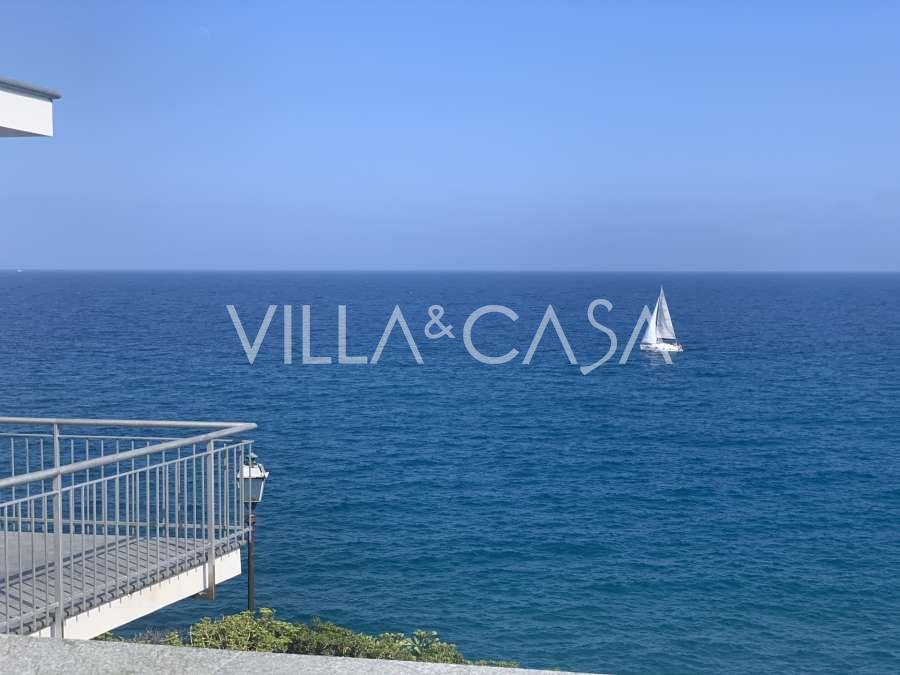 Villa con spiaggia privata a Bordighera