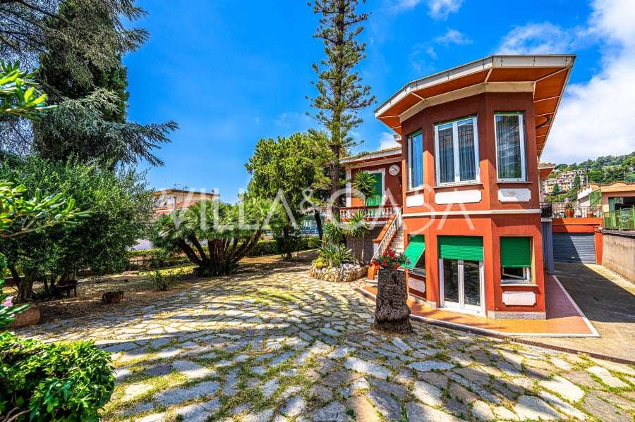 Villa sul mare a Sanremo di 380 m2