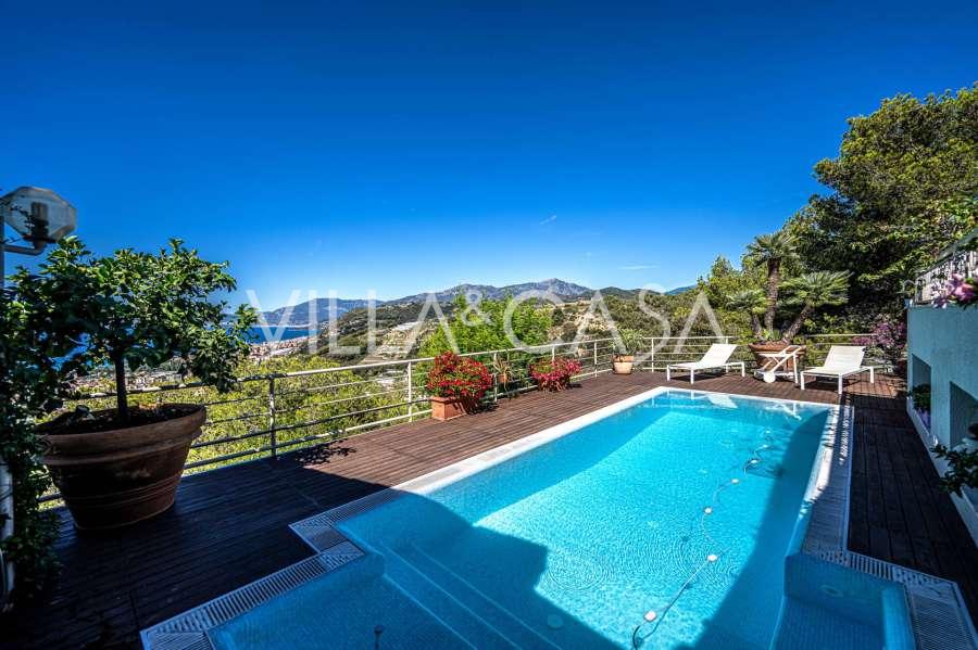 Villa con vista panoramica su Monaco a Bordighera.