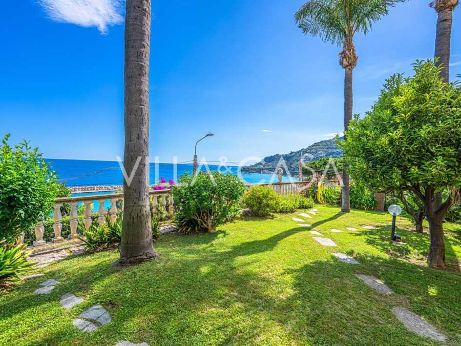 Appartamento con vista sul mare a Ospedaletti.