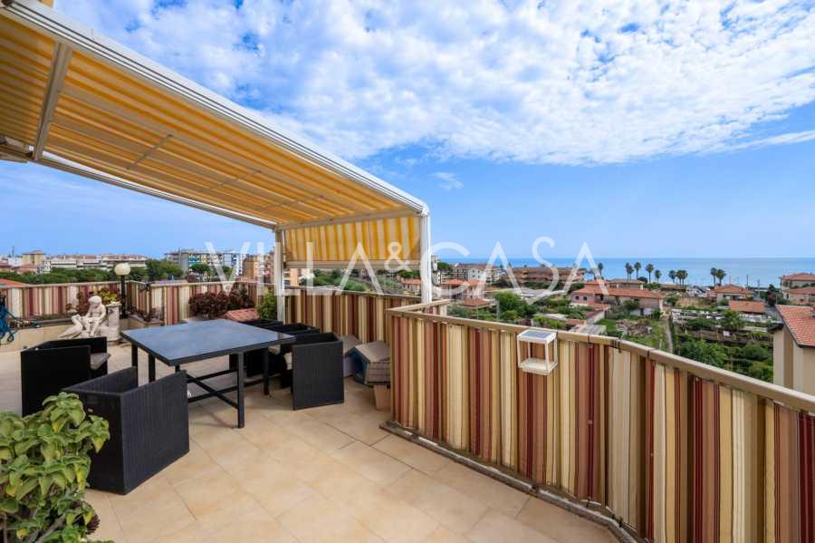 Penthouse sul mare a Vallecrosia