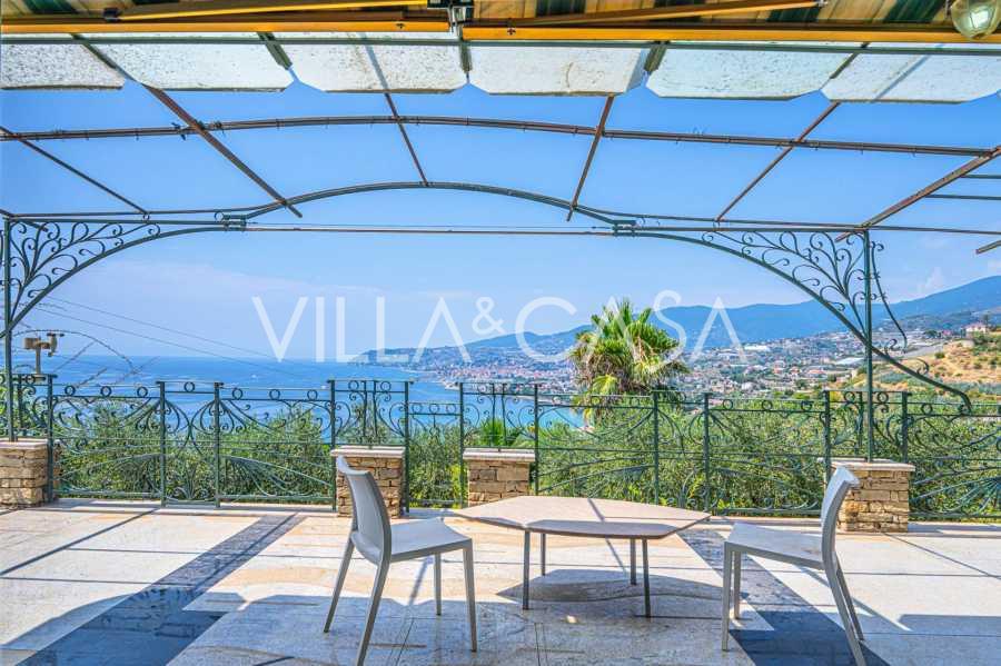 Villa con vista sul mare a Sanremo