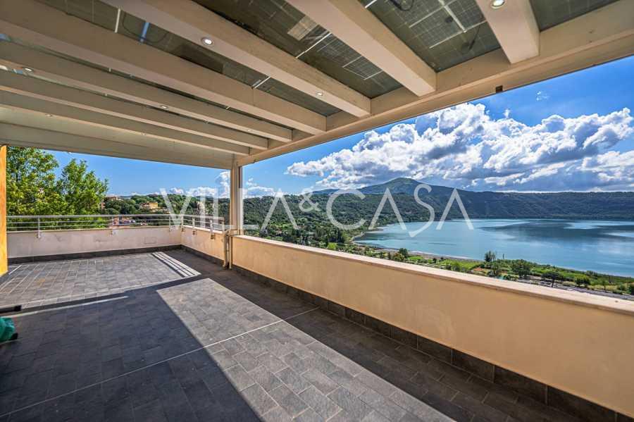 Attico di lusso a Castel Gandolfo