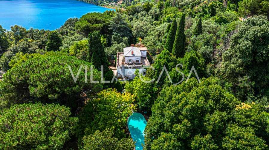 Villa di lusso a Castel Gandolfo sul Lago Albano