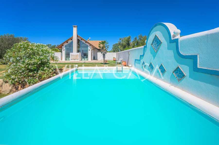 Villa con piscina in stile moderno al confine tra Lazio e Toscana.
