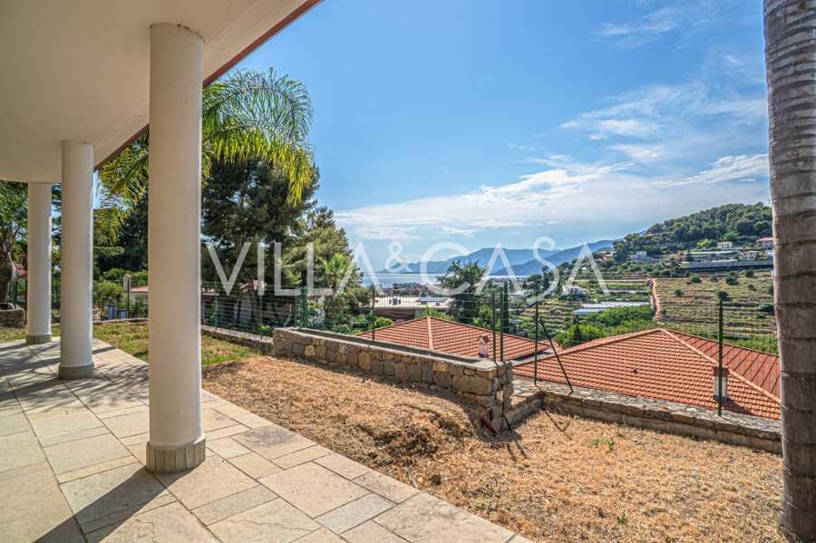 Villa moderna con vista mare a Bordighera