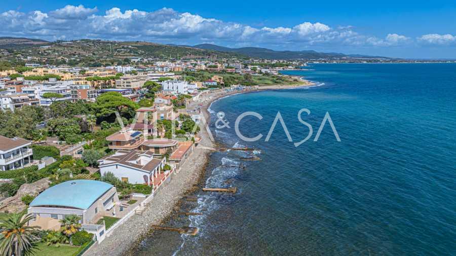 Lussuosa villa esclusiva sulla costa del Mar Tirreno.