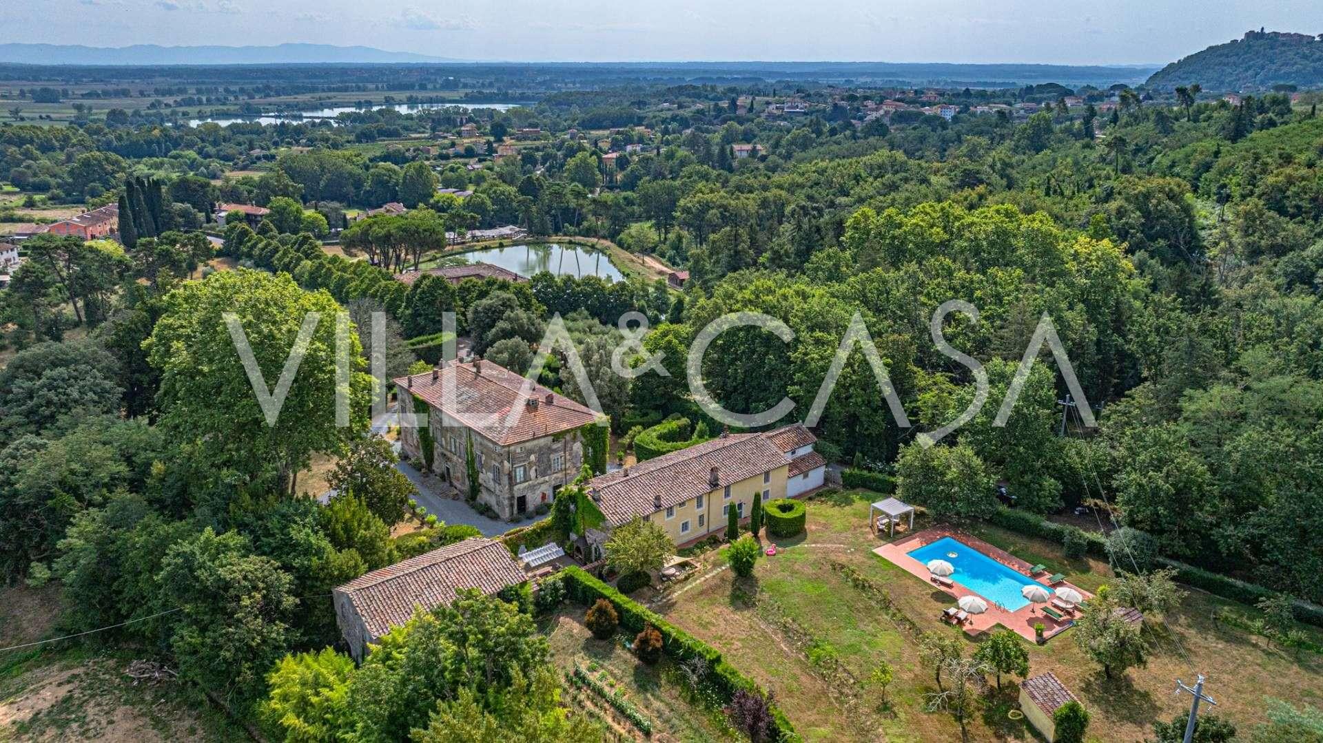 Villa con vigneti a Lucca in vendita