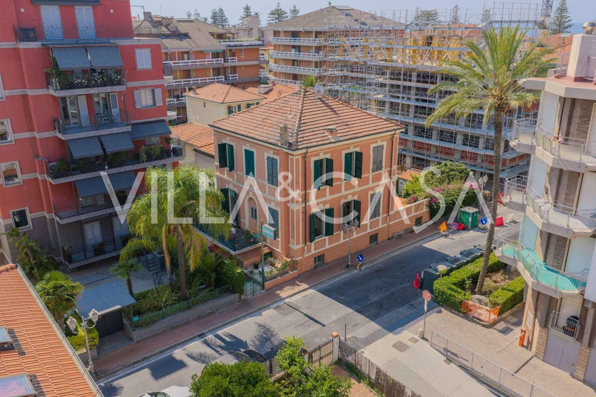 Villa in centro a Bordighera in vendita