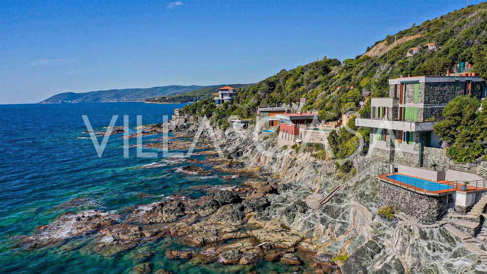 Villa prestigiosa con piscina sul lungomare di Castiglioncello in vendita