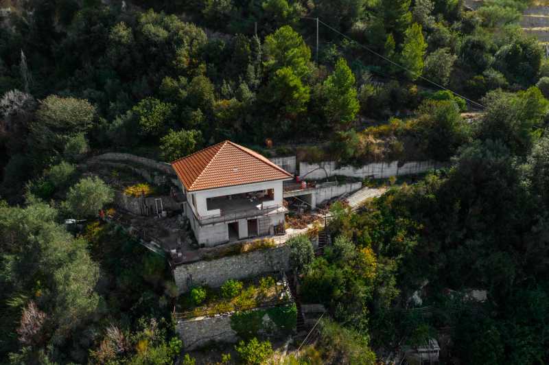 Costruzione di una villa di 300 metri quadrati a Ventimiglia.