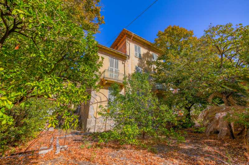 Villa di 450 m2 a Ventimiglia da restaurare.