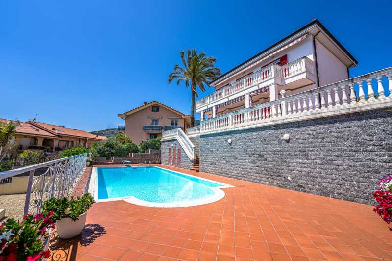 Villa con vista sul mare a Sanremo