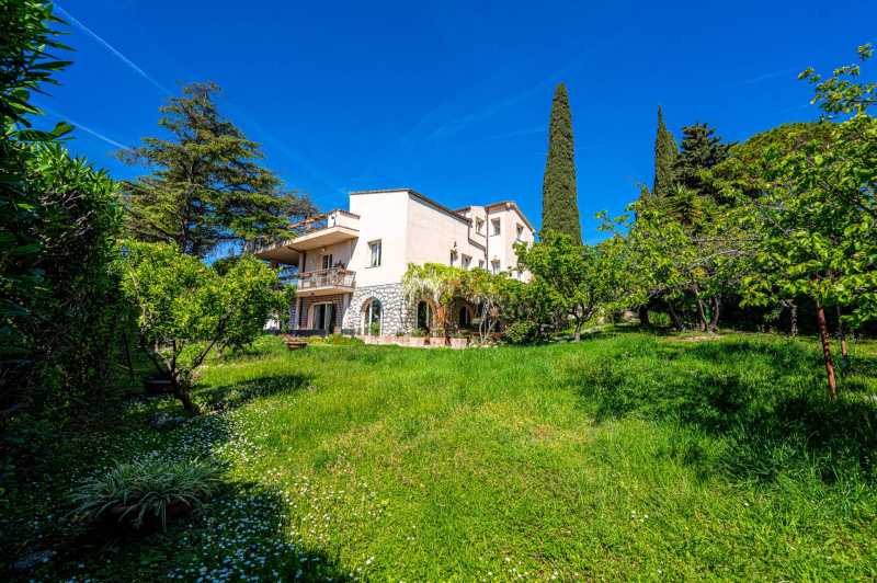 Villa in vendita a Bordighera, 550 m²