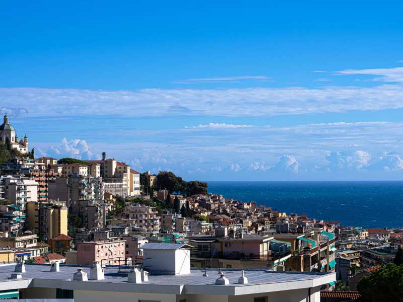 Casa per due famiglie a Sanremo, in vendita