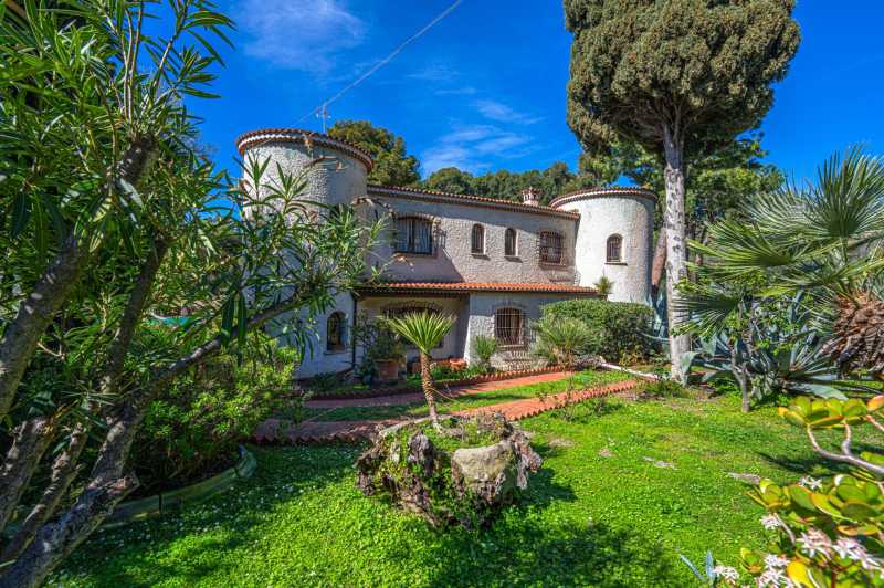 In vendita casa a Bordighera.