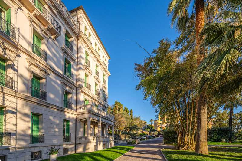 Appartamento con tre camere da letto a Ospedaletti.