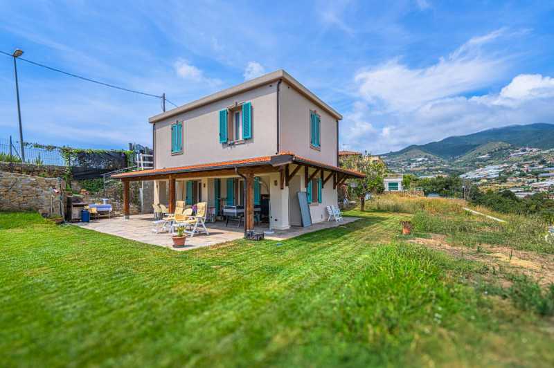 Nuova casa a Sanremo con vista panoramica sul mare.