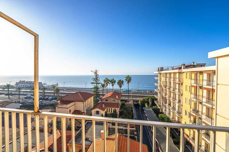 L'hotel a Bordighera è in vendita.