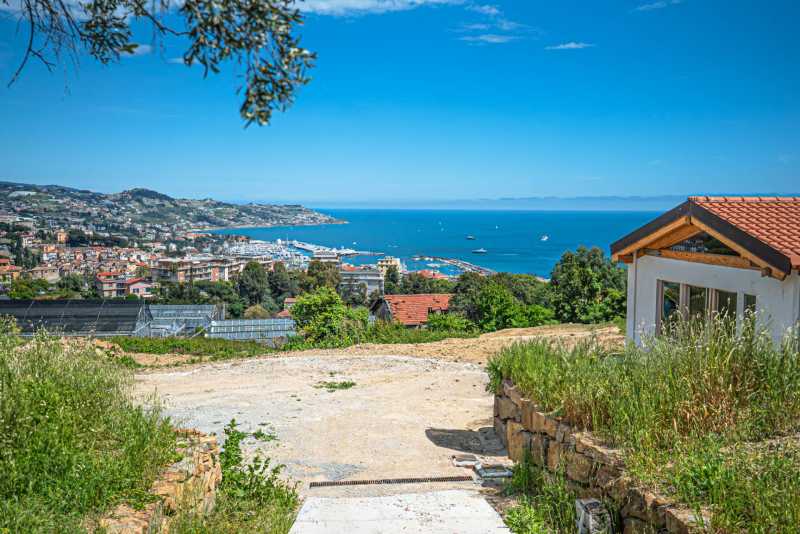 Casa a Sanremo, in costruzione.
