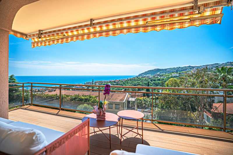 Appartamento ristrutturato con tre camere a Sanremo.