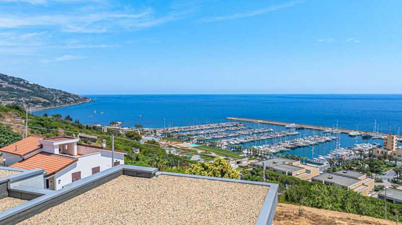 Villa moderna a Santo Stefano al Mare