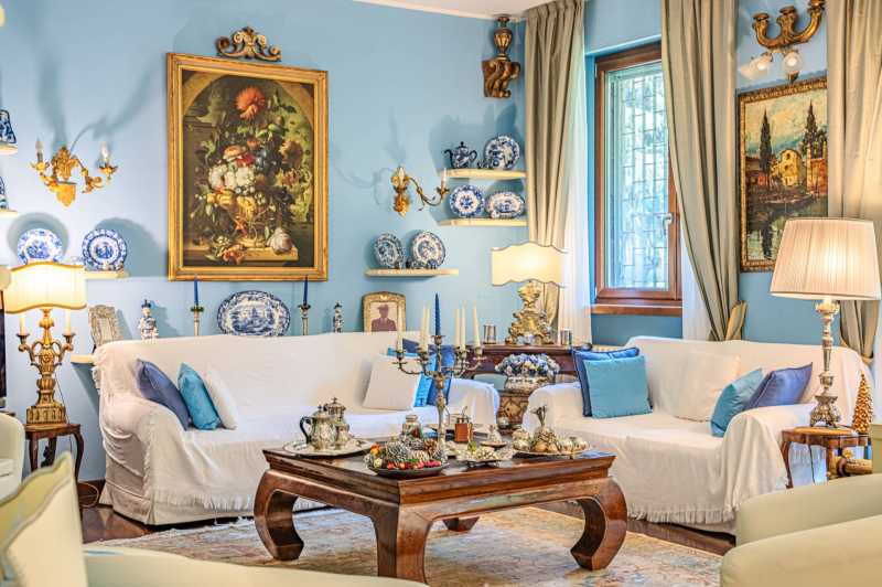 Appartamento di quattro locali con design elegante a Milano.