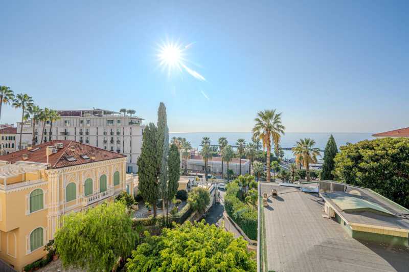 Appartamento di lusso con vista mare a Sanremo