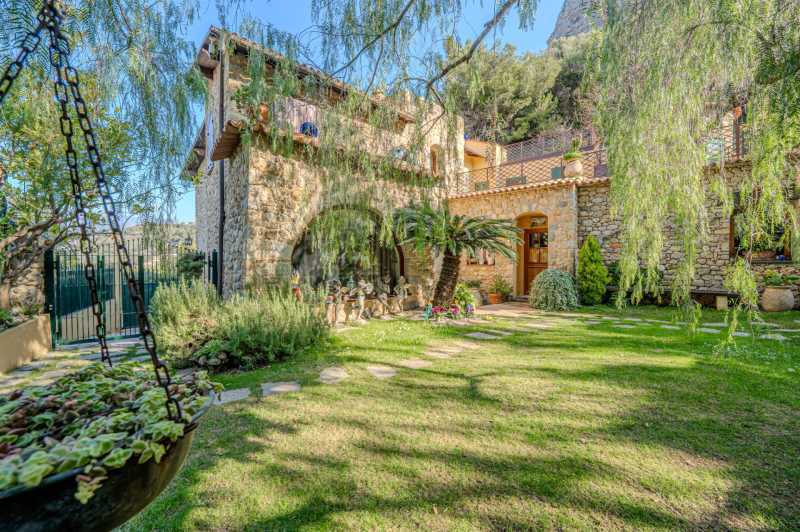 Villa in stile antico a Ventimiglia.