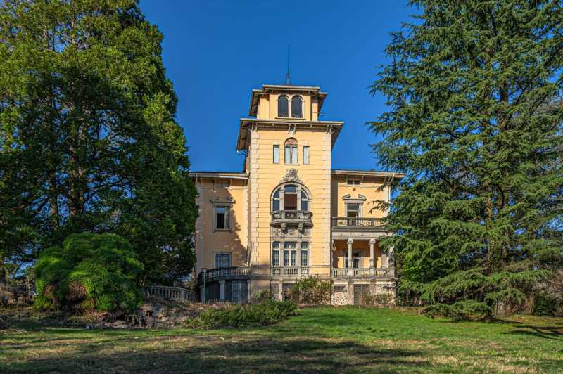 La villa di lusso di Carolina si trova vicino alla Svizzera.