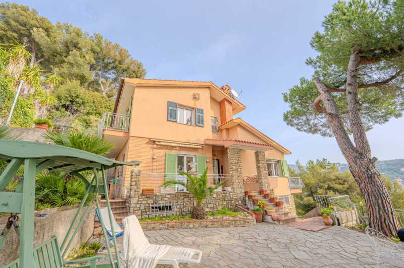 Villa con vista sul mare a Bordighera