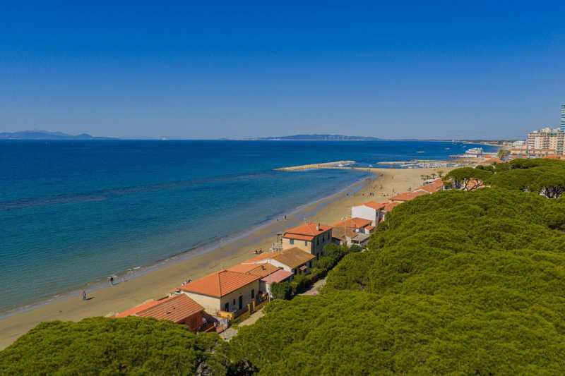 Immobiliare sulla prima linea di costa a Follonica