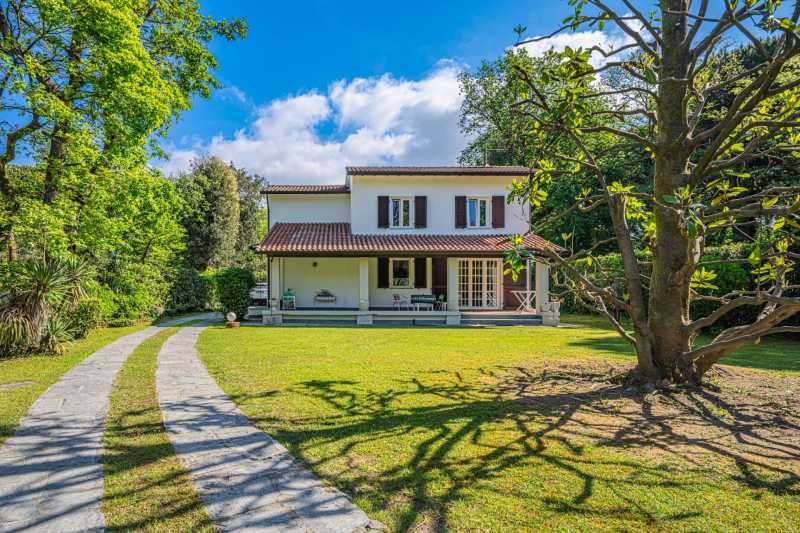 Villa in vendita al mare a Massa