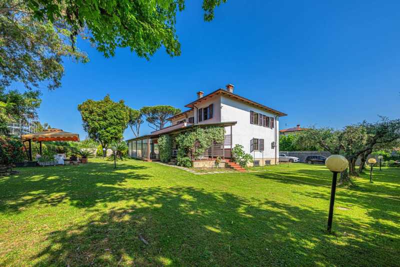 Villa di lusso in vendita a Marina di Carrara