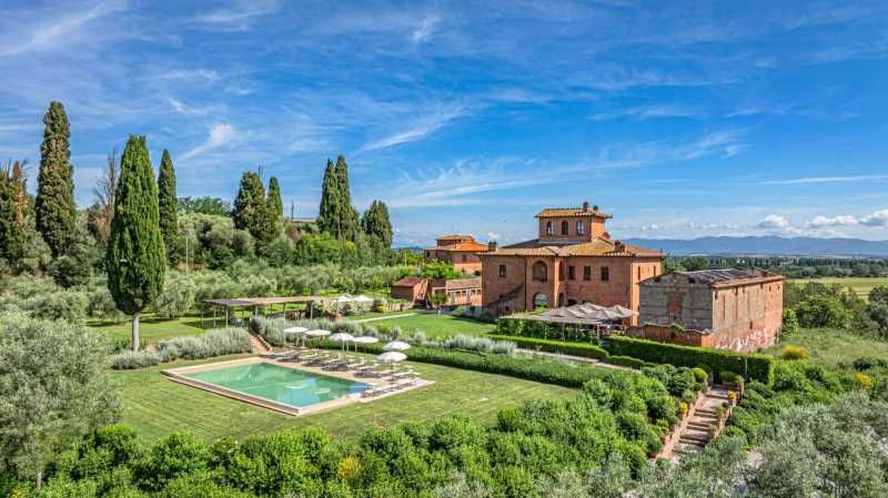 Villa storica con piscina in vendita vicino a Siena