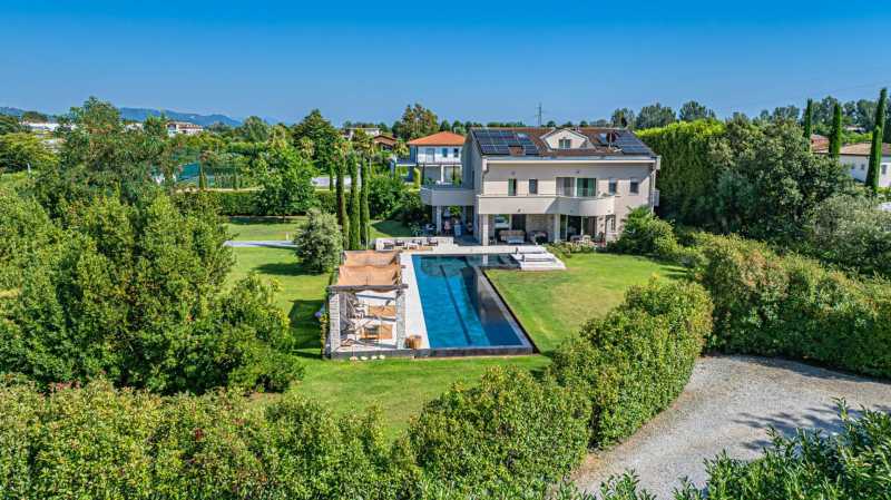 Villa con piscina a Forte dei Marmi in vendita