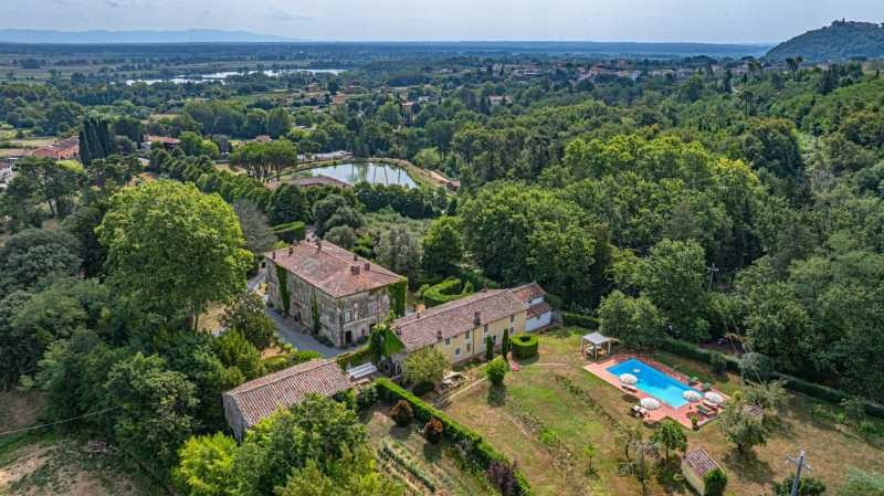 Villa con vigneti a Lucca in vendita