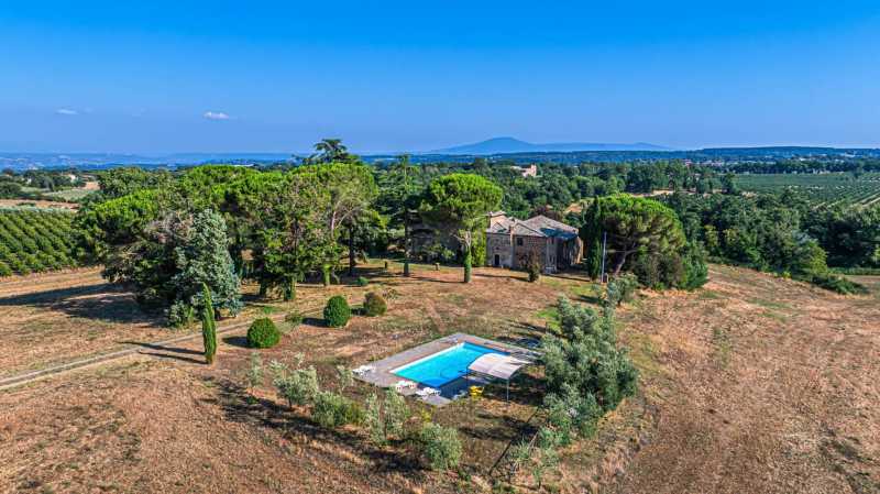 In vendita unico podere tra Bolsena e Orvieto