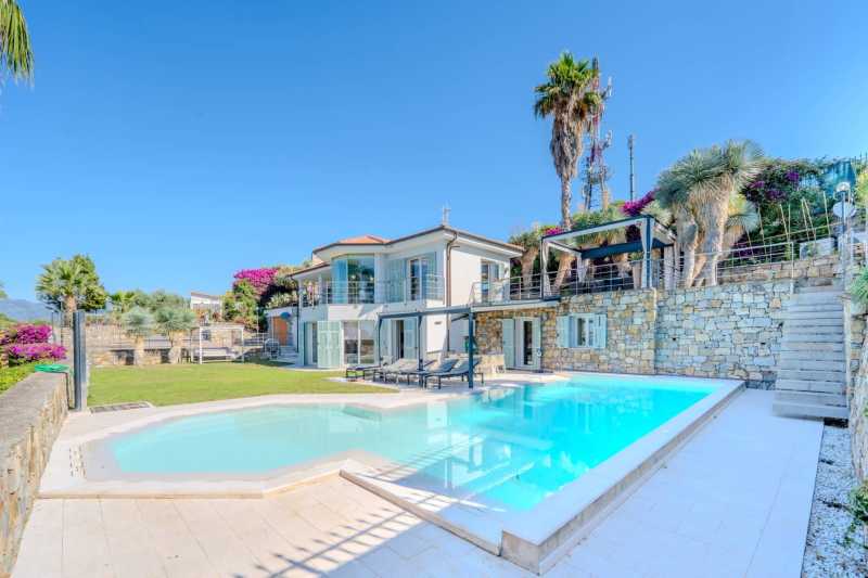 Villa Monet con piscina e splendida vista mare a Bordighera