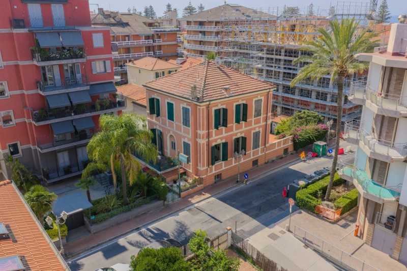 Villa in centro a Bordighera in vendita