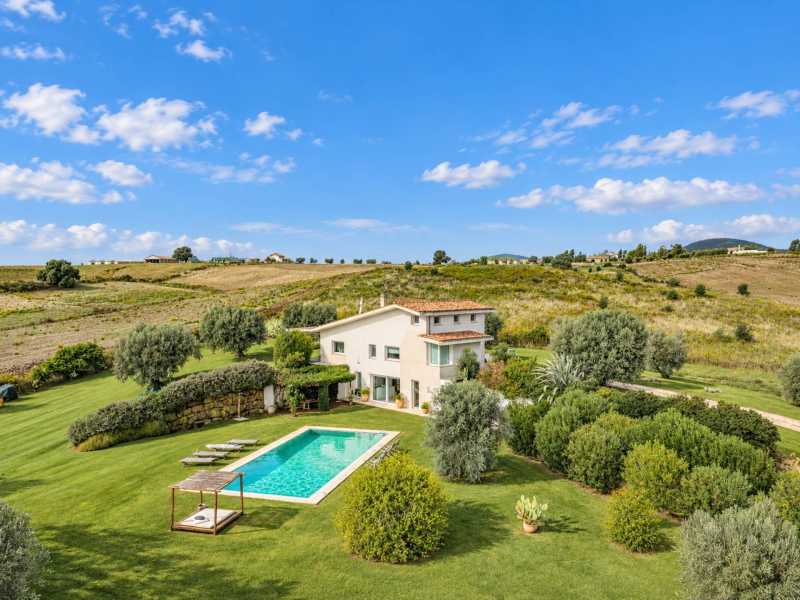 Villa con piscina e vista panoramica al confine tra Lazio e Toscana