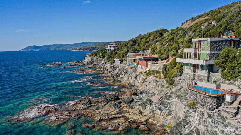 Casa prestigiosa con piscina sulla costa di Castiglioncello in vendita