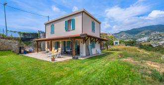 Nuova casa a Sanremo con vista panoramica sul mare.