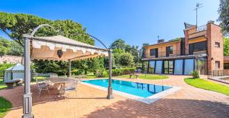 Villa con piscina in un elegante quartiere di Roma
