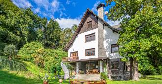 In vendita villa di lusso ad Arona, lago Maggiore.